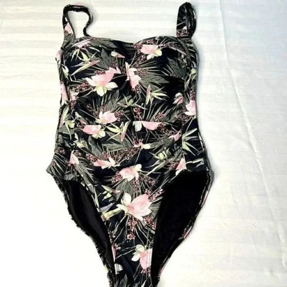 Nip Tuck size 6 one piece swimsuit - Picture 3 of 9